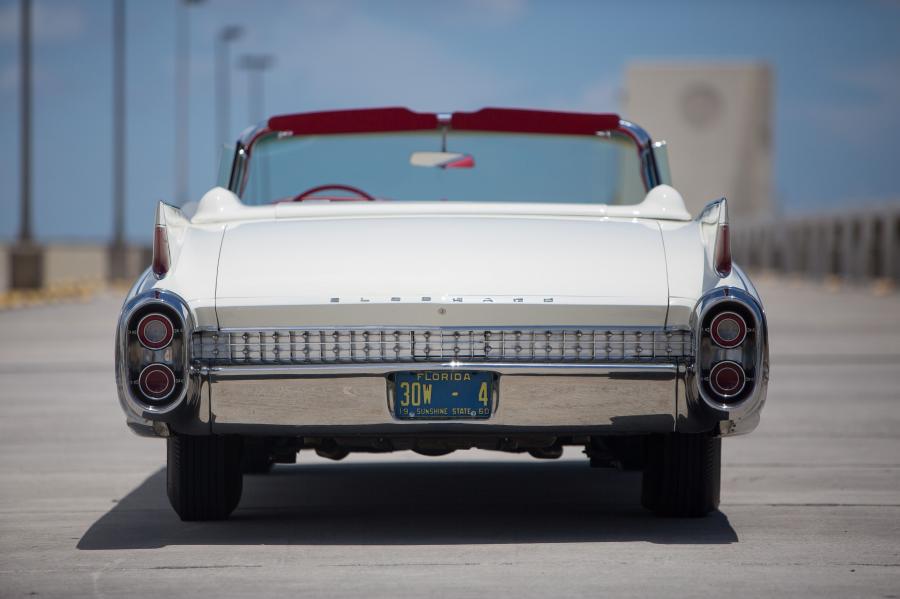 Cadillac Eldorado Biarritz Convertible 1960 года  (фото 23 из 49)
